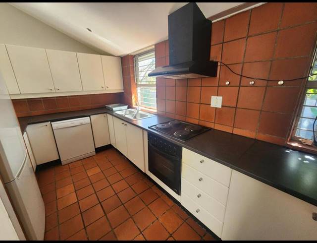 3 BEDROOM PROPERTY TO RENT IN MUCKLENEUK